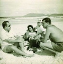 Cabo Frio, 1960. Athos, Maria, Maurício Roberto e Ângelo Machado.. <em>Foto: Arquivo</em>